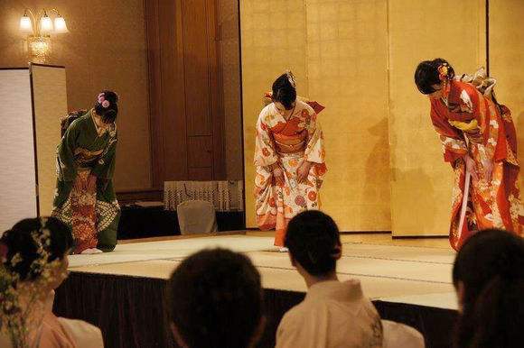 外唐网校日本礼仪文化解析：做个有礼貌的旅客之购物＆饮食篇